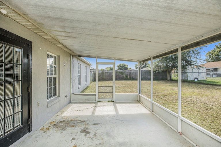 Photo 12 of 15 - 304 Arrowroot Rd, Eagle Lake, FL 33839