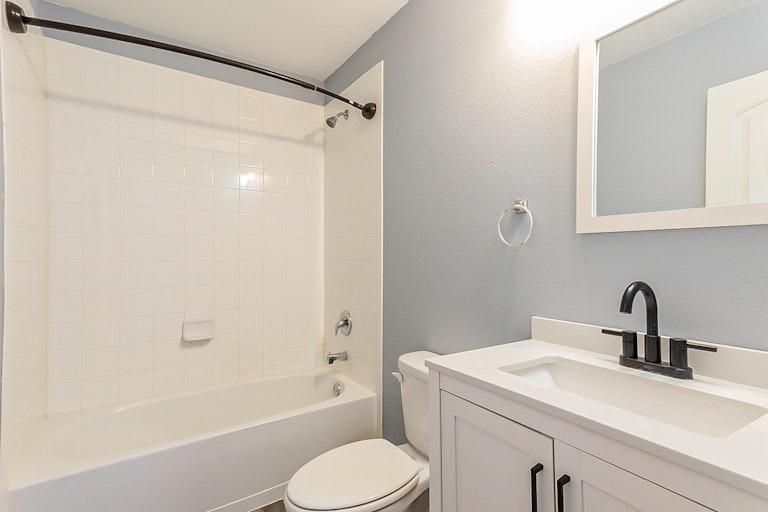 Photo 8 of 25 - 1307 Bent Grass Dr, Princeton, TX 75407