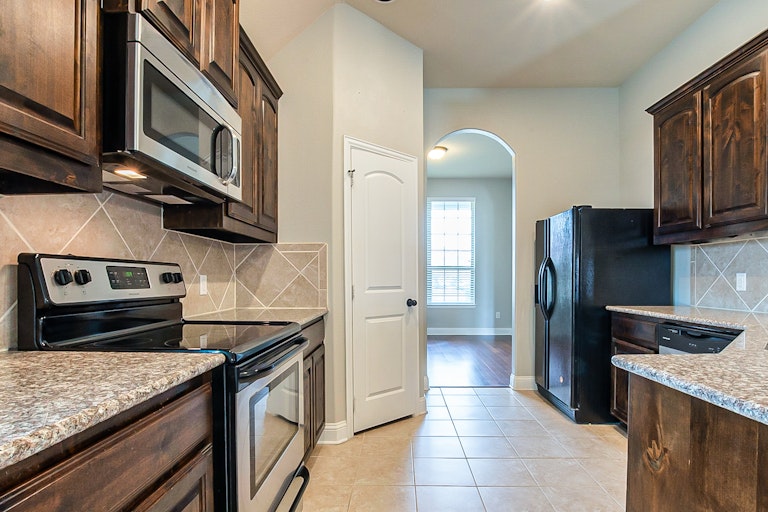 Photo 8 of 26 - 1101 Colonial Dr, Royse City, TX 75189