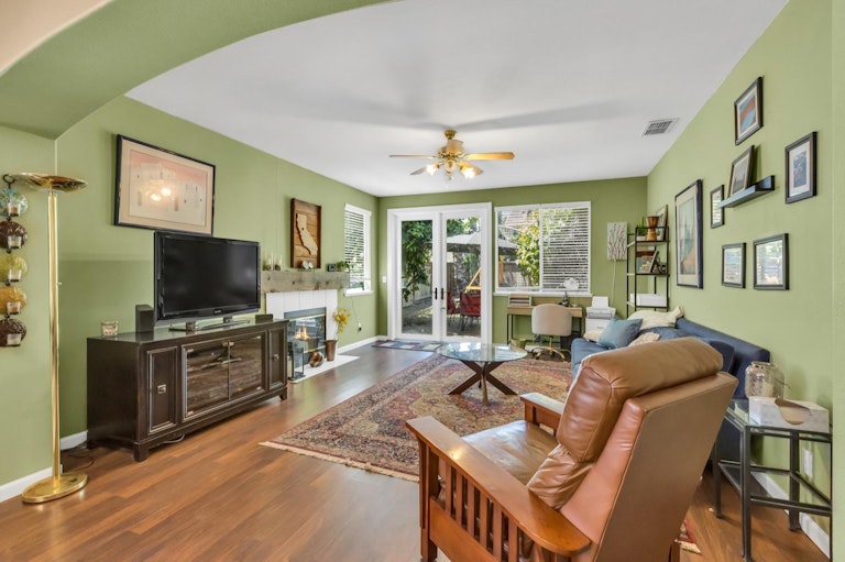 Photo 18 of 48 - 4223 Windsong St, Sacramento, CA 95834
