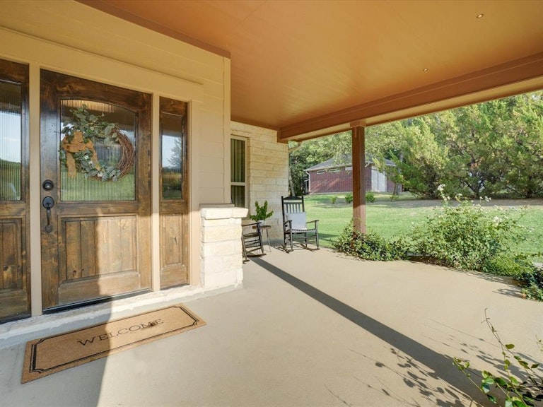 Photo 4 of 40 - 6409 Shoreline Dr, Little Elm, TX 75068