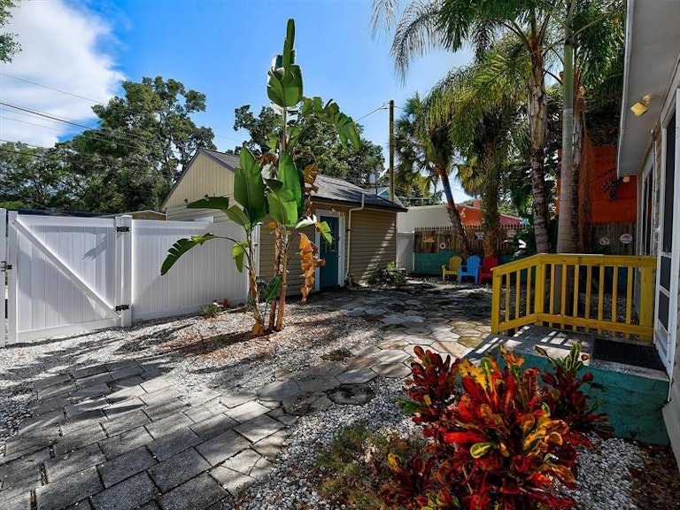 Photo 34 of 42 - 2010 Burlington Ave N, Saint Petersburg, FL 33713
