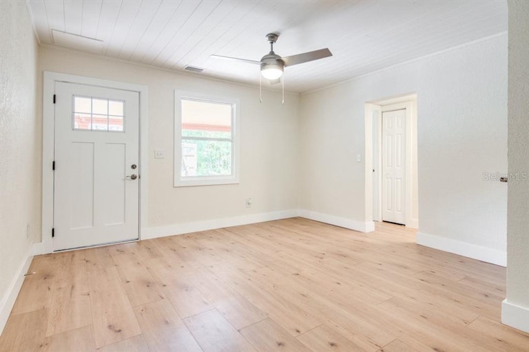 Photo 9 of 31 - 1580 Tioga Ave, Clearwater, FL 33756