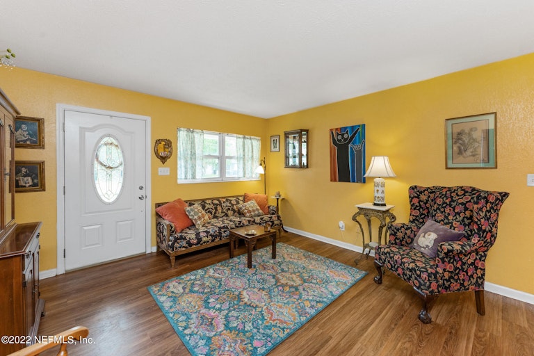 Photo 4 of 27 - 5804 Rover Dr, Jacksonville, FL 32244