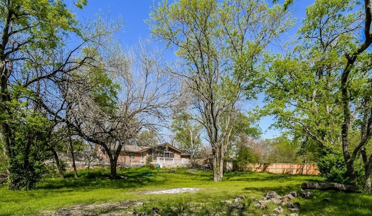 Photo 14 of 30 - 922 SE 5th St, Grand Prairie, TX 75051