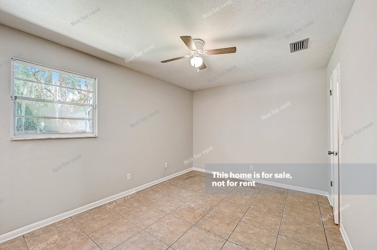 Photo 37 of 38 - 6382 Johnnie Cir W, Jacksonville, FL 32244