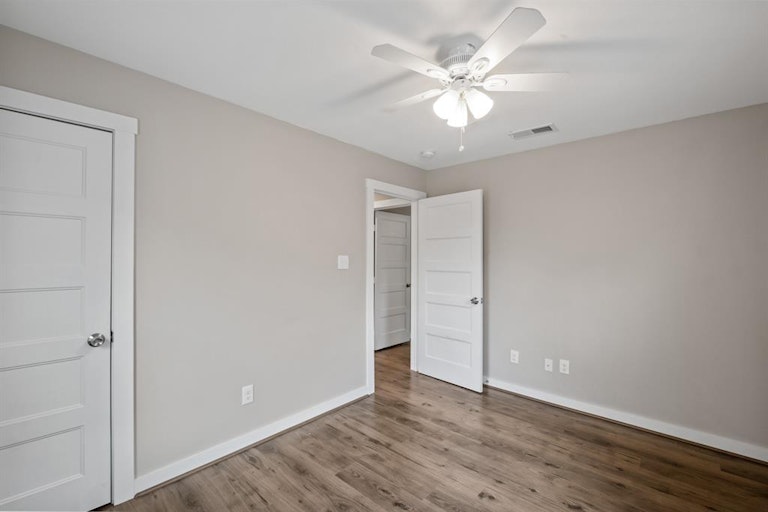 Photo 11 of 21 - 3838 Alsace St, Houston, TX 77021