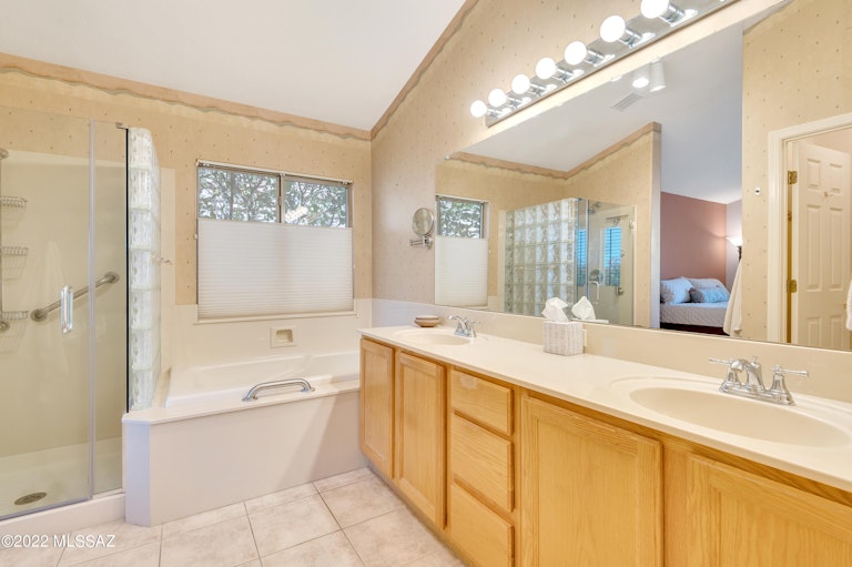 Photo 23 of 41 - 1527 W Sand Pebble Dr, Tucson, AZ 85737