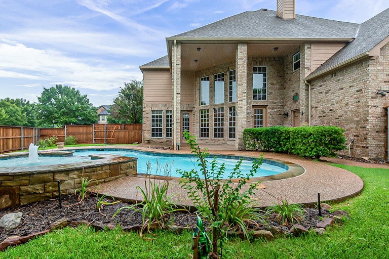 Photo 7 of 41 - 1900 Winchester St, McKinney, TX 75070