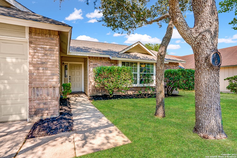 Photo 3 of 35 - 7418 Windbridge, San Antonio, TX 78250