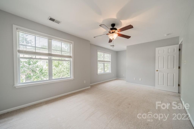 Photo 19 of 33 - 17360 Villanova Rd, Huntersville, NC 28078