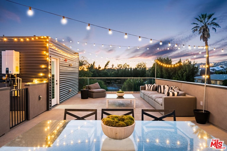 Photo 22 of 24 - 514 N Sweetzer Ave, Los Angeles, CA 90048