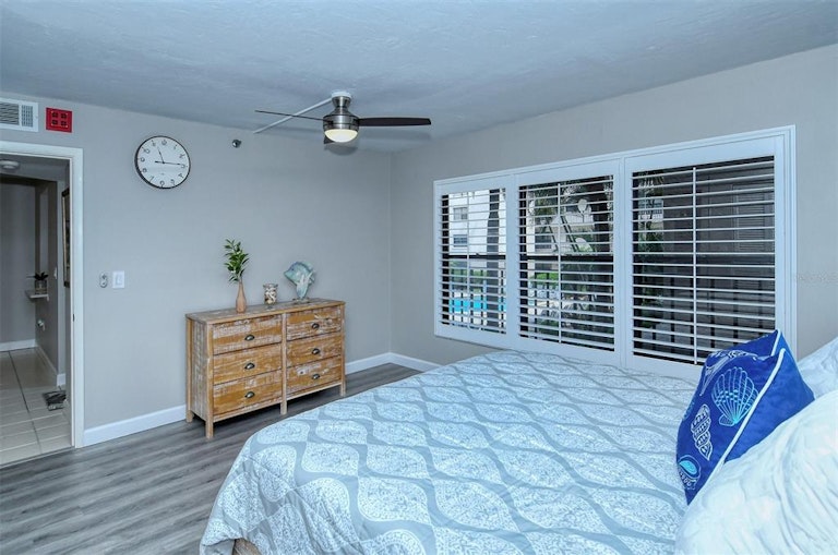 Photo 20 of 50 - 1001 Benjamin Franklin Dr #212, Sarasota, FL 34236