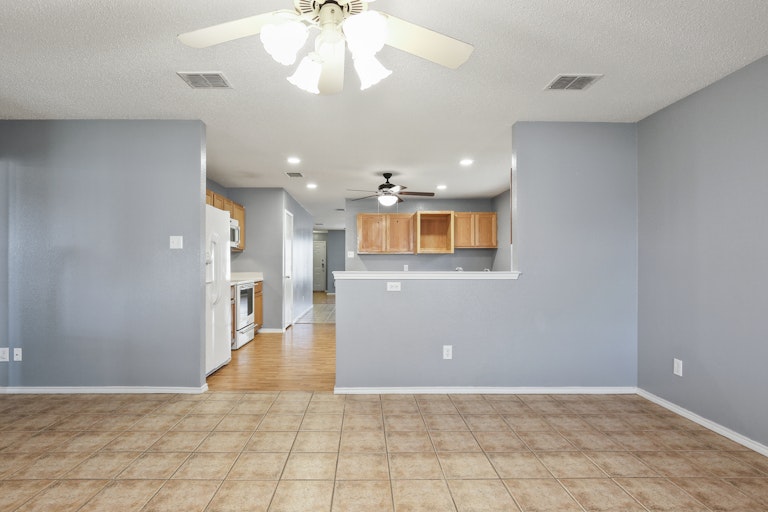 Photo 14 of 28 - 3854 Steeplechase Dr, Fort Worth, TX 76123