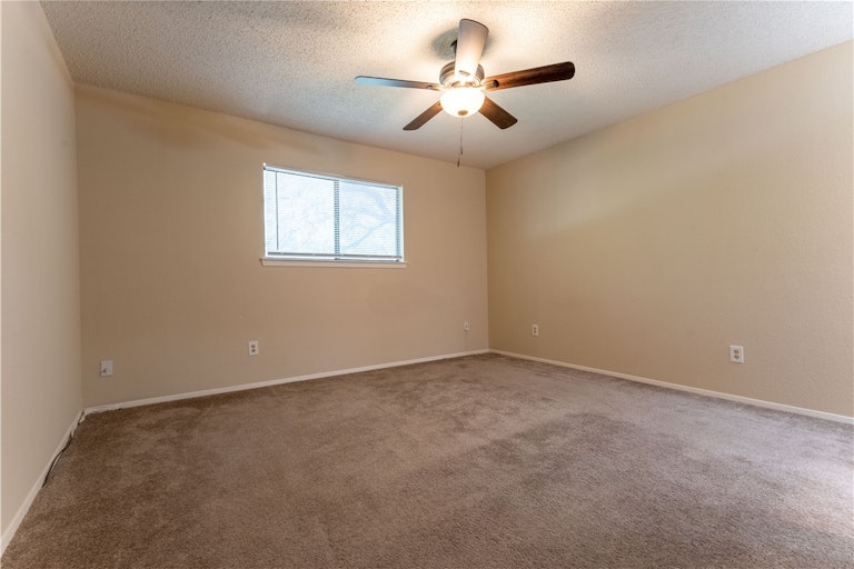 Photo 14 of 32 - 9000 Mountain Ridge Dr, Austin, TX 78759
