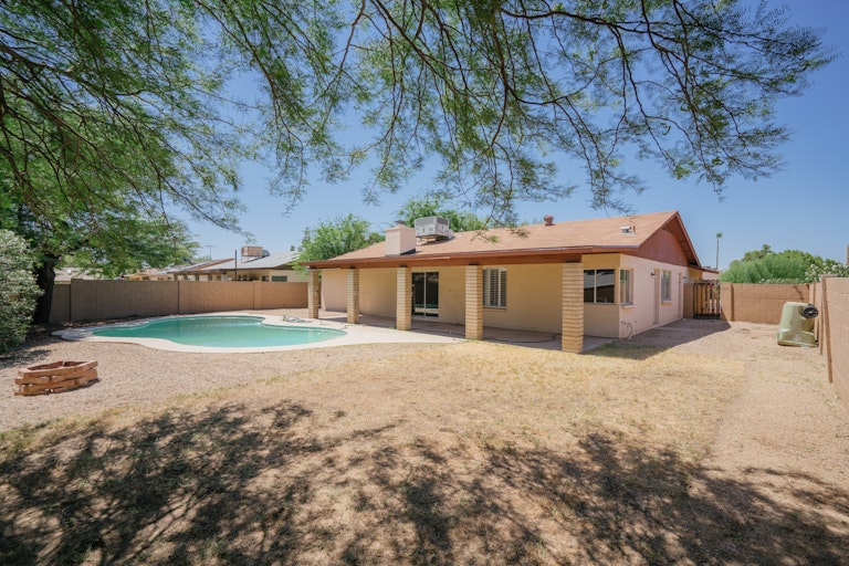 Photo 5 of 19 - 4931 W Mountain View Rd, Glendale, AZ 85302