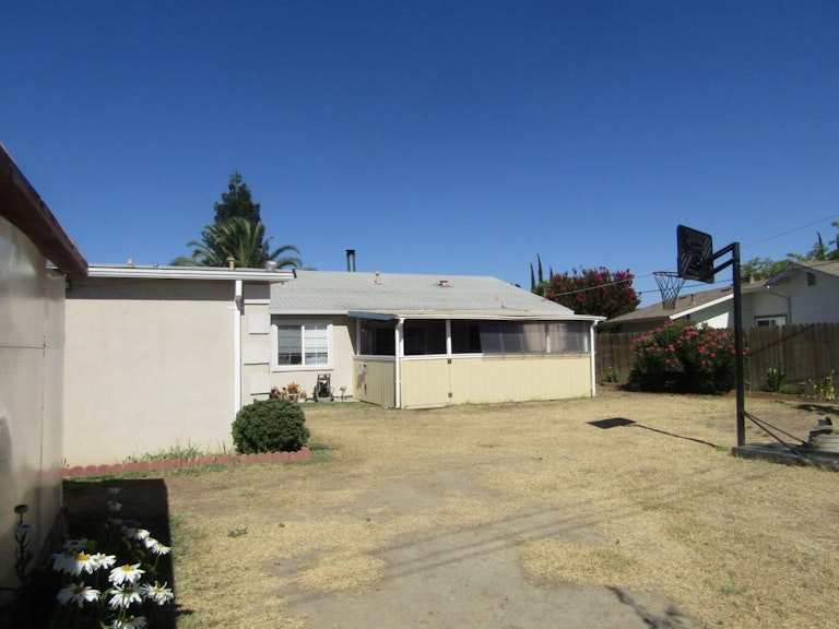 Photo 30 of 33 - 6019 10th St, Rio Linda, CA 95673