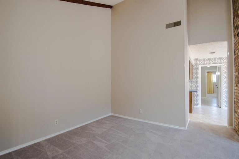 Photo 6 of 18 - 9547 Highland View Dr, Dallas, TX 75238