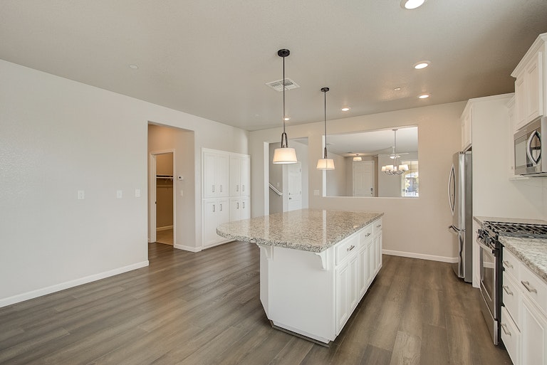 Photo 15 of 34 - 6025 Belfast Way, Roseville, CA 95747