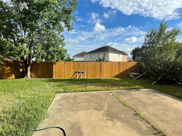 Photo 16 of 17 - 13103 Leader St, Houston, TX 77072