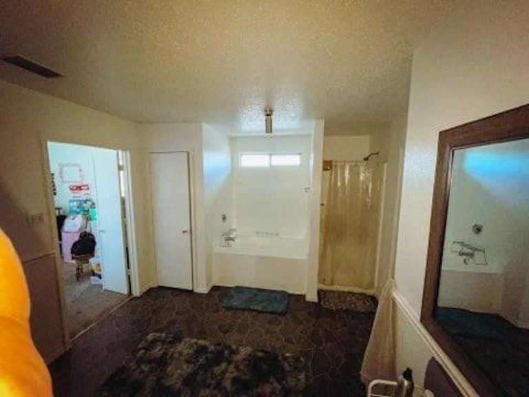 Photo 13 of 33 - 4220 Boxwood Dr, Balch Springs, TX 75180