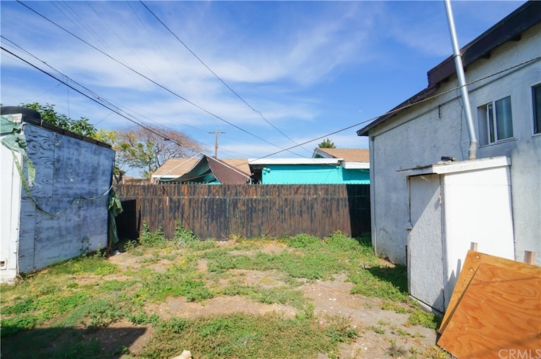 Photo 16 of 16 - 633 W Cressey St, Compton, CA 90222