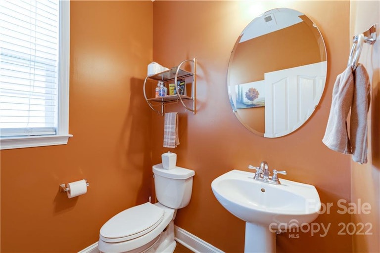 Photo 15 of 32 - 7808 Whisperingwood Dr, Harrisburg, NC 28075
