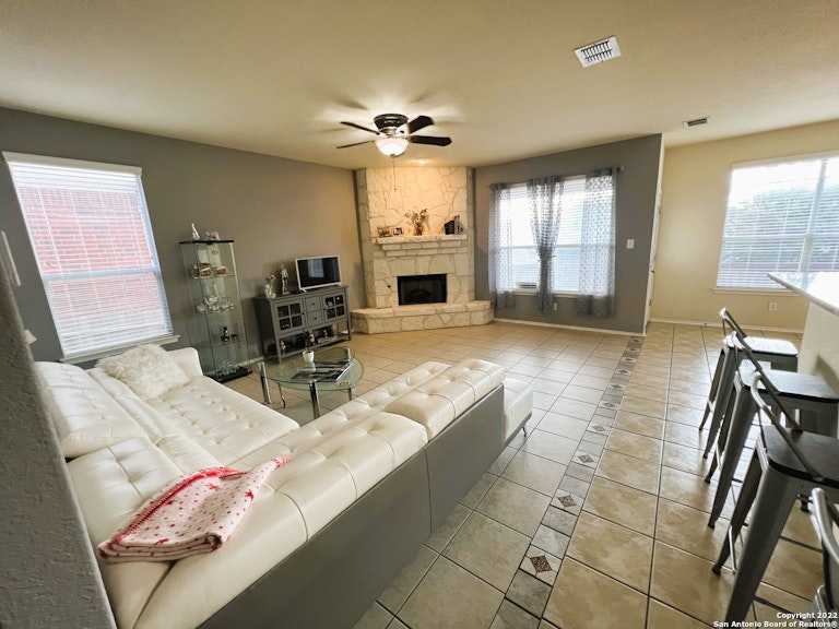 Photo 15 of 40 - 6110 Kenedy Leaf, San Antonio, TX 78253