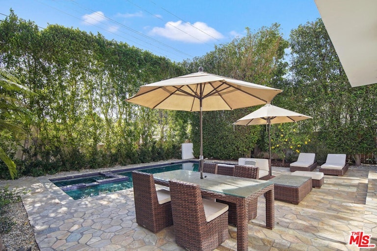Photo 22 of 24 - 115 S Edinburgh Ave, Los Angeles, CA 90048