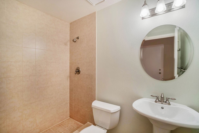 Photo 8 of 17 - 1487 Creekside Cir, Winter Springs, FL 32708