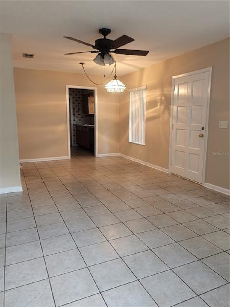 Photo 9 of 16 - 509 W 127th Ave, Tampa, FL 33612