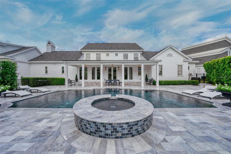 Photo 21 of 52 - 423 Arbor Cir, Kissimmee, FL 34747
