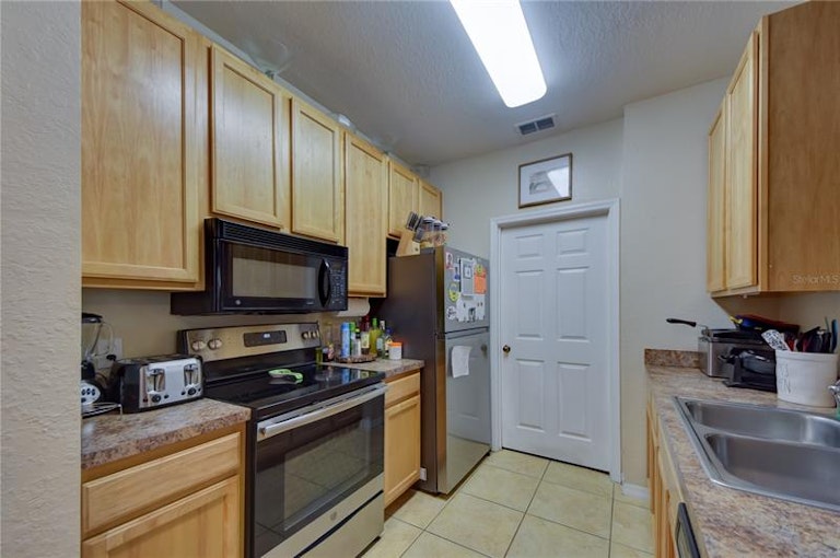 Photo 13 of 35 - 10103 Courtney Palms Blvd #202, Tampa, FL 33619