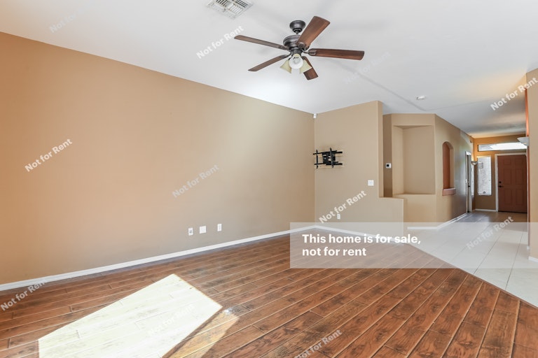 Photo 11 of 27 - 61025 E Eagle Heights Dr, Tucson, AZ 85739