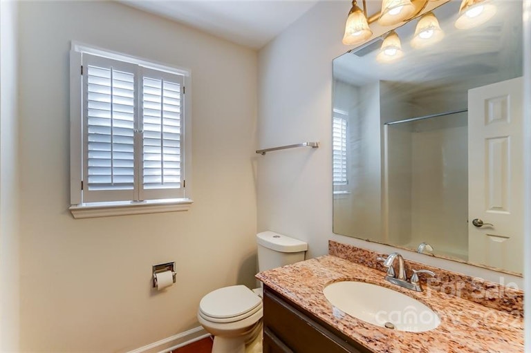 Photo 16 of 46 - 6538 Dougherty Dr, Charlotte, NC 28213