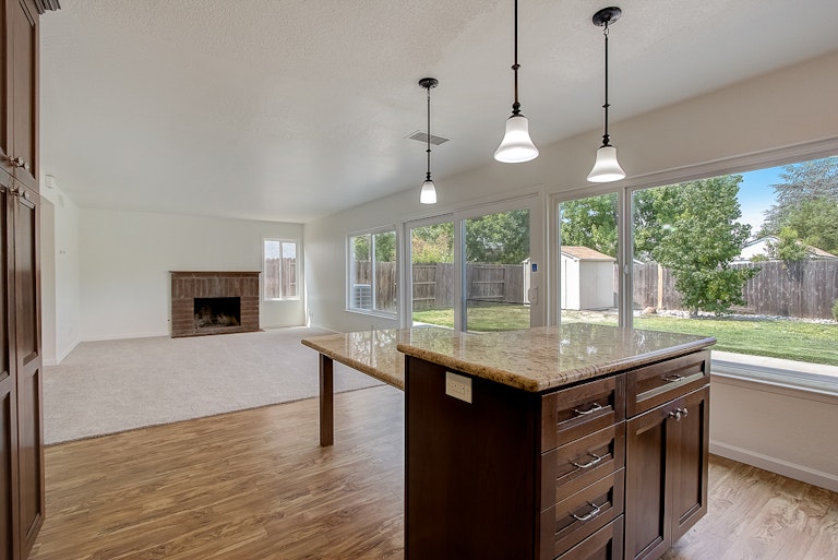 Photo 23 of 44 - 8017 Stone Canyon Cir, Citrus Heights, CA 95610