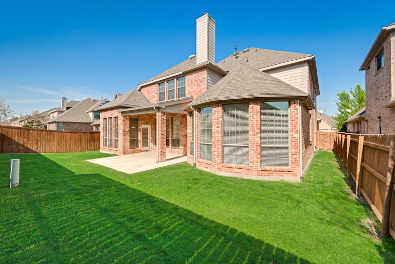 Photo 6 of 30 - 6947 Navigation Dr, Grand Prairie, TX 75054