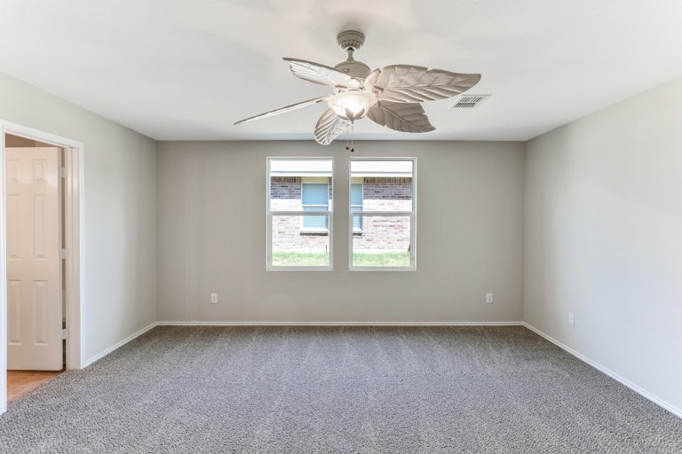Photo 8 of 27 - 8414 River Bluffs Dr, Arlington, TX 76002