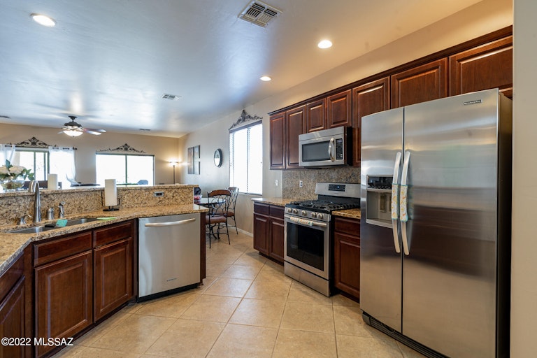 Photo 13 of 33 - 10591 S Margie Pl, Vail, AZ 85641