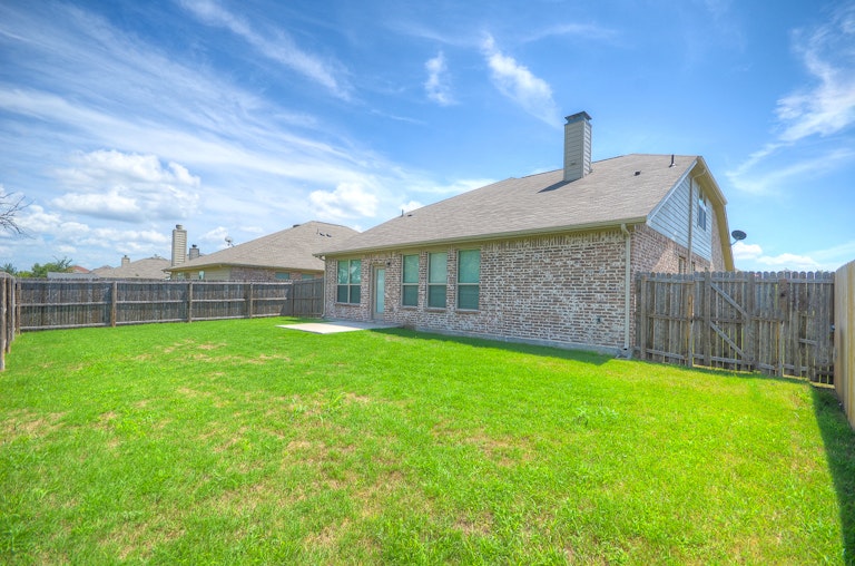 Photo 29 of 30 - 951 Crockett Dr, Lavon, TX 75166
