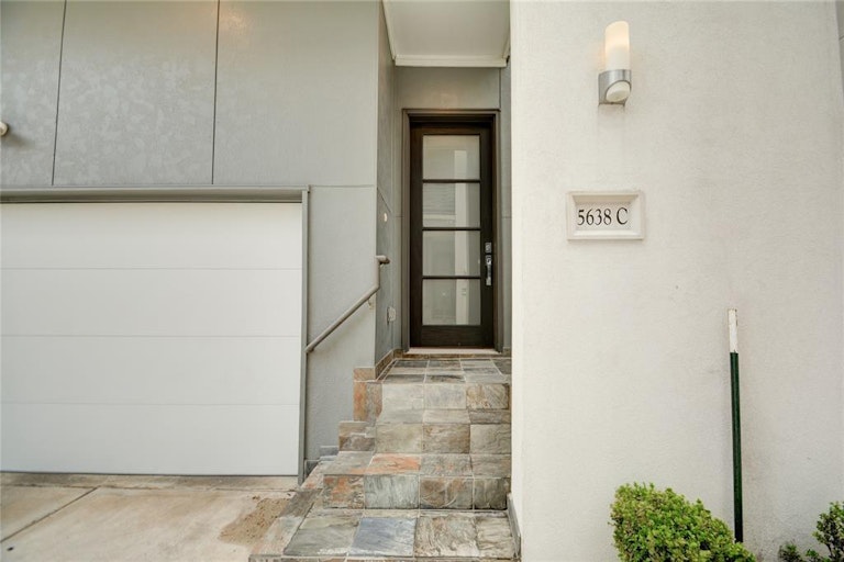 Photo 7 of 49 - 5638 Petty St Unit C, Houston, TX 77007
