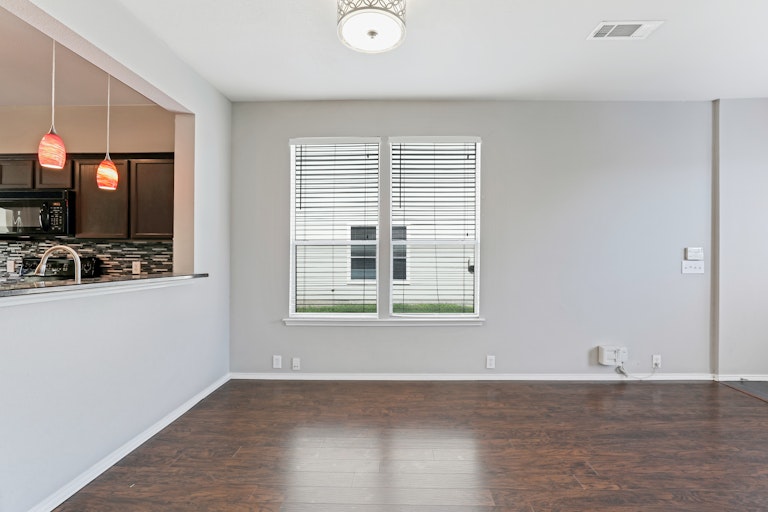 Photo 3 of 25 - 4128 Macy Ln, Fort Worth, TX 76244
