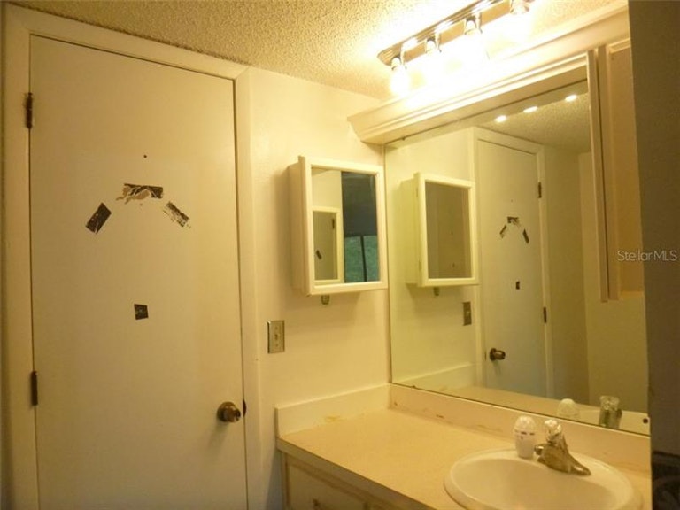 Photo 13 of 24 - 11201 122nd Ave #202, Largo, FL 33778