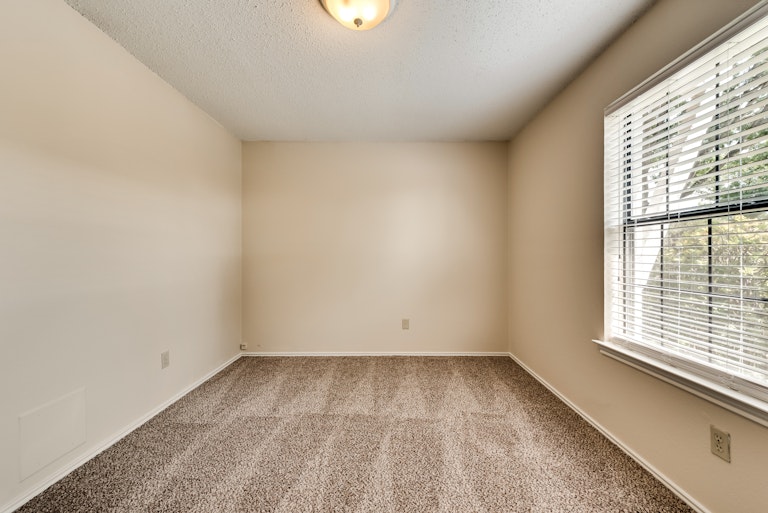 Photo 12 of 27 - 3007 Sierra Dr, Carrollton, TX 75007