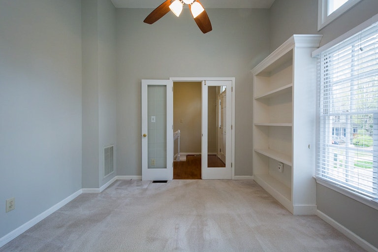 Photo 12 of 30 - 8604 Carolingian Ct, Raleigh, NC 27615