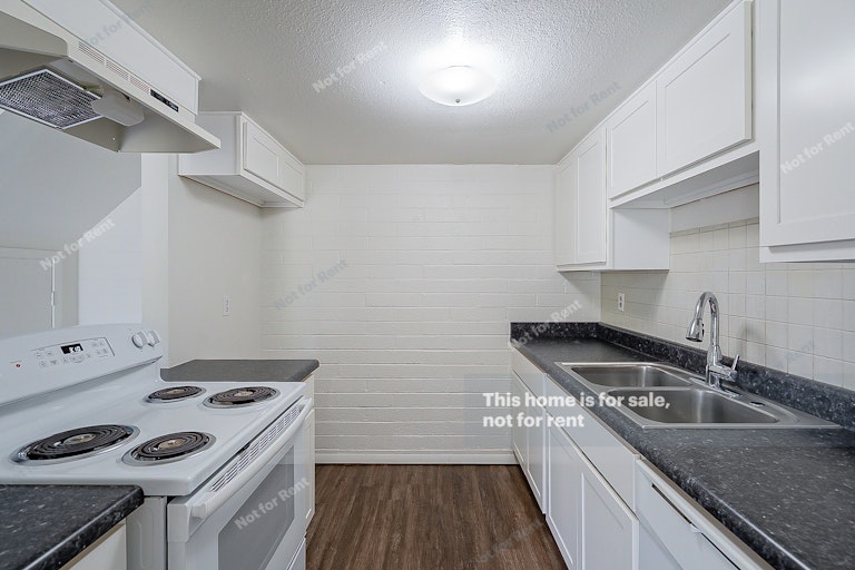 Photo 4 of 18 - 3402 W Echo Ln, Phoenix, AZ 85051
