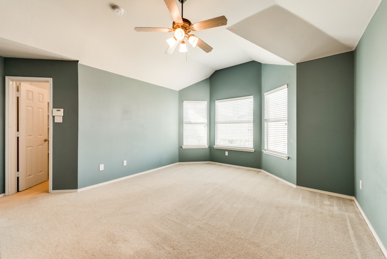 Photo 17 of 33 - 9909 Chadbourne Rd, Fort Worth, TX 76244