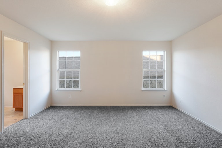 Photo 10 of 25 - 5905 McKaskle Dr, Fort Worth, TX 76119