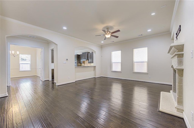 Photo 5 of 34 - 2811 Shadow Woods Ct, Houston, TX 77043