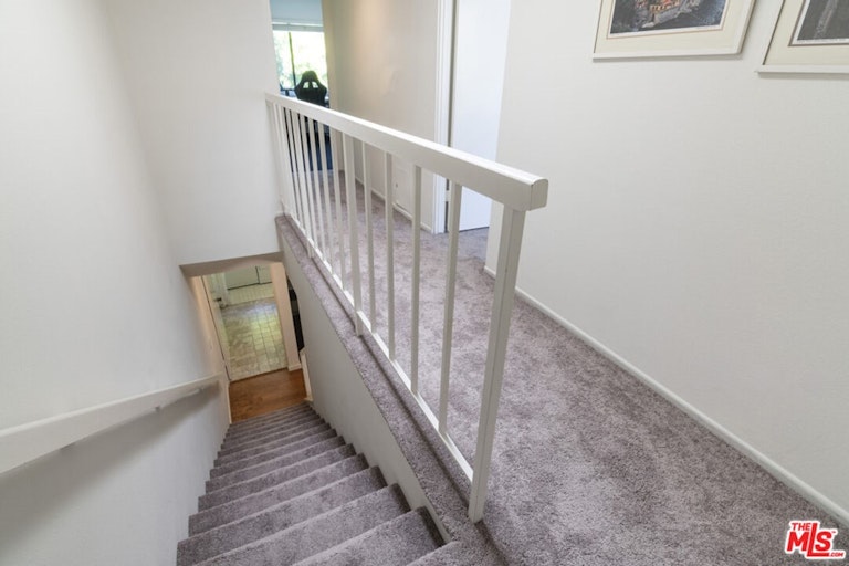 Photo 18 of 41 - 13965 Riverside Dr, Sherman Oaks, CA 91423